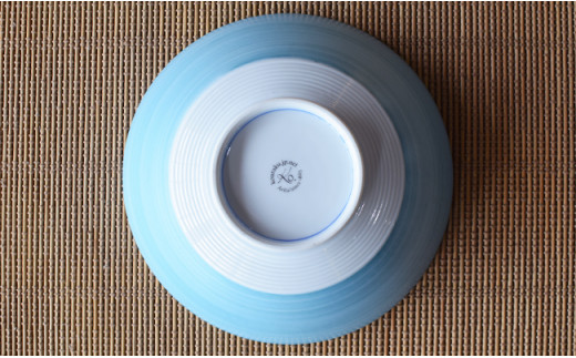 翡翠AritaBOWL エスニック料理も映える手塗りの水色 有田焼 