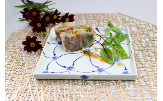 有田焼 正角切立皿 角18cm 染付梅小紋 【大慶】 皿 正方形 食