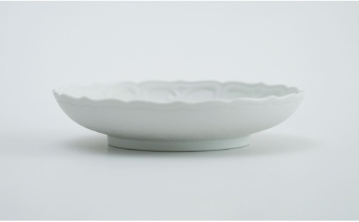 有田焼 しっとり質感の和食器 白マット輪花桔梗渕浅小鉢 / 