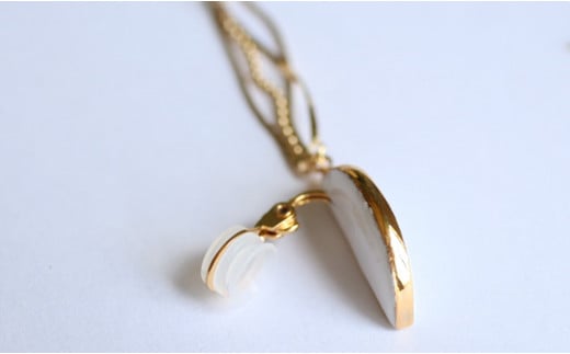 白磁半月 イヤリング【6.kiln】アクセサリー 白磁 有田焼 清