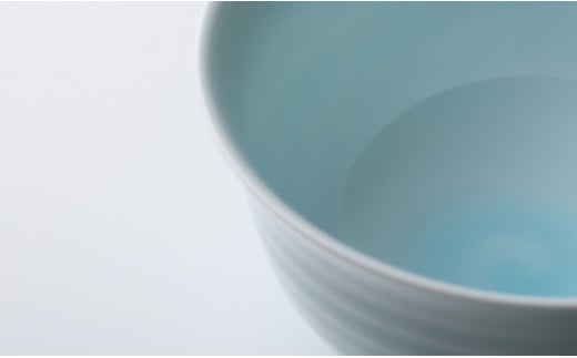 有田焼 青磁彫飯碗【佳秀窯 西山正作 】器 うつわ お茶碗 