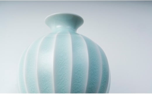 有田焼 青白磁稜線花器【中仙窯・中尾純作】 花瓶 花びん 