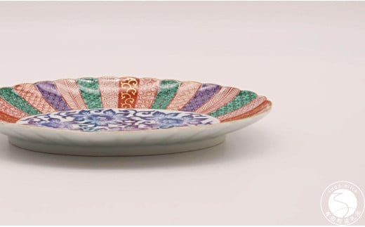 有田焼 染錦祥瑞菊割楕円皿【深海三龍堂】和食器 和風 お