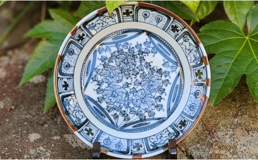 有田焼 渕錆藍華牡丹縁文様図 24cm 皿 ～華一園シリーズ～【