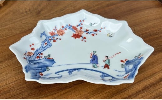 有田焼 色絵梅花人物文木の葉形銘々皿 2枚 セット 【有田焼