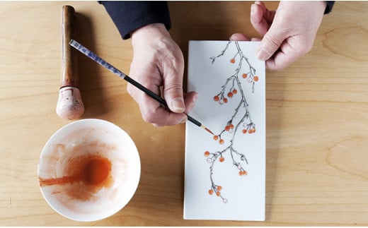 肥前赤絵窯元 鷹巣 桜花文筒形御遺骨入れ A280-5