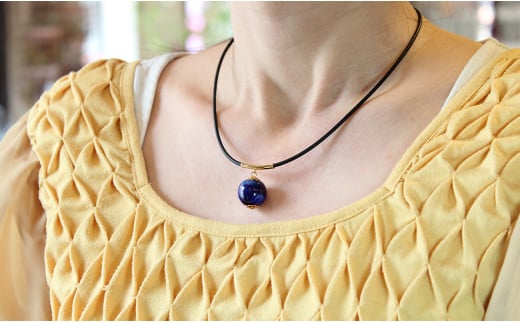 二宮閑山 有田焼磁器玉ペンダント2個セット（しろブルー・