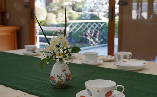 A100-77 柿右衛門窯作 一輪生（釣鐘形・小）牡丹鳥文