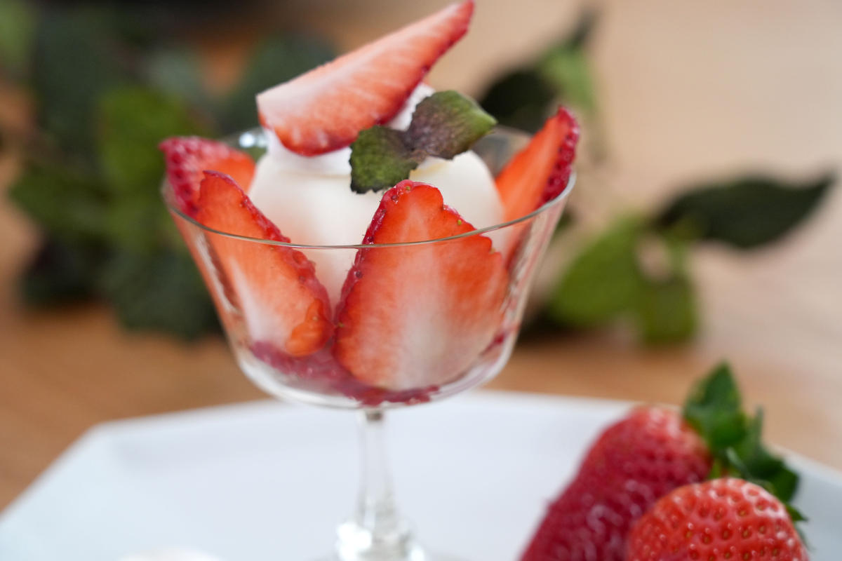 【眺めてうっとり、かじって甘い！】JAの「いちごさん」240