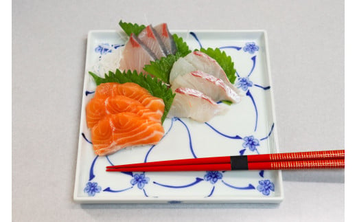 有田焼 正角切立皿 角18cm 染付梅小紋 【大慶】 皿 正方形 食