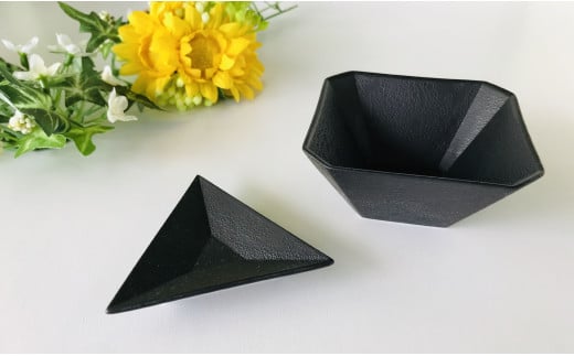 有田焼 テーブルコーディネートがグッと引き締まる黒い器