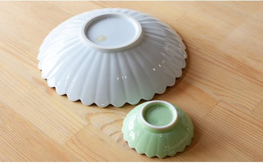 花添え菊盛り皿と若緑色小皿セット お正月などハレの日も