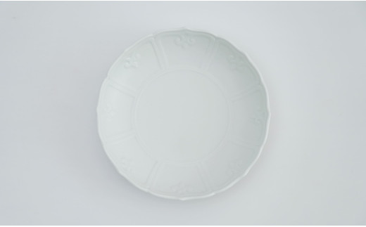 有田焼 しっとり質感の和食器 白マット輪花桔梗渕浅小鉢 / 