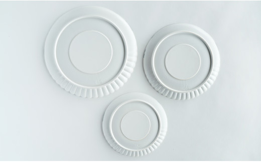 有田焼 呉須刷毛帯柄 片菊彫プレート 3枚セット 松尾陶器 A7