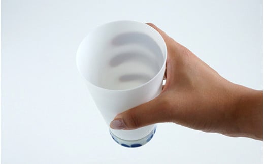 夕食を楽しませてくれる しん窯青花のパールシェルグラス(