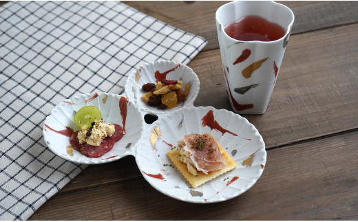 有田焼 和彩金銀赤花型 ペアカップ 花型三種皿 (大) セット 