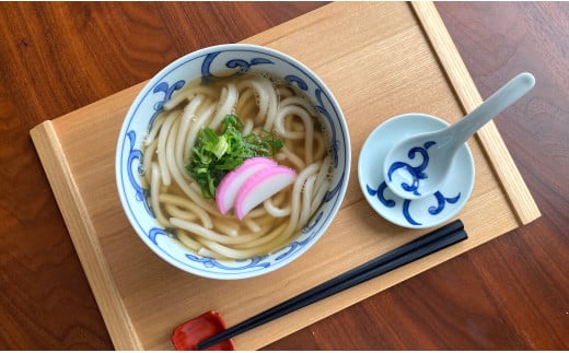 有田焼 飽きのこない唐草紋様の丼とレンゲのセット【しん