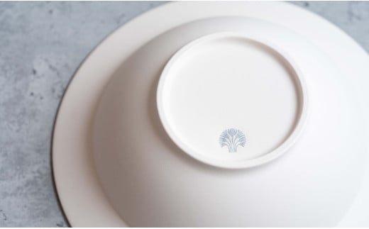 有田焼 切り紙文様のレリーフ 樹葉蕾花 ボウル 1個 (パステ