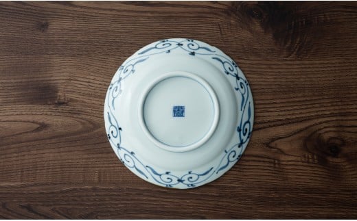 有田焼 渕錆藍椿縁紋様図 21cm 皿 ～華一園シリーズ～【西山