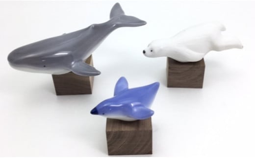 有田焼 海の生き物(1) シロクマ・クジラ・ペンギン 木台付 