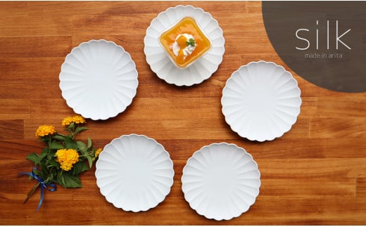 【デザート皿にも！かわいい和食器】有田焼 菊割銘々皿 sil