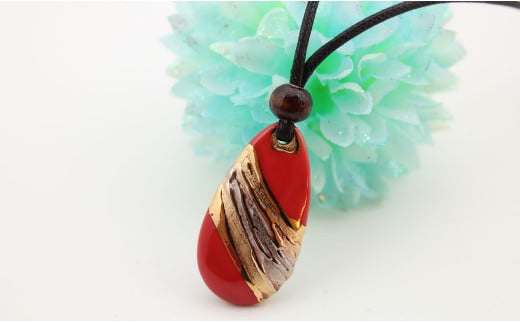 二宮閑山 有田焼ペンダント 赤流星紋様（両面書き） A24-157