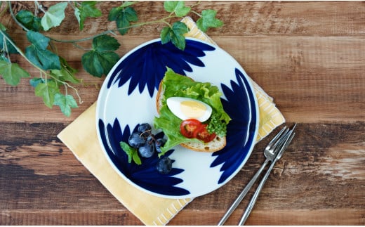 菊の馨 21.5cm丸プレート 有田焼 【伯父山】 器 うつわ 食器 