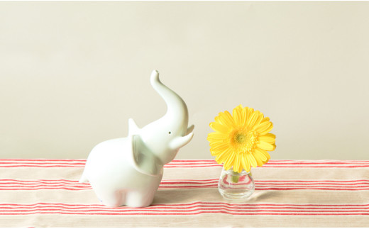 有田焼 ゾウさんの置物 文翔窯【有田まちづくり公社】陶磁