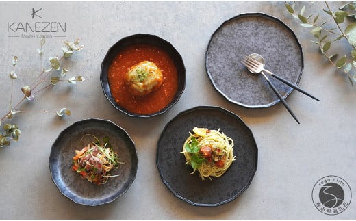 金善製陶所 21cm プレート・18cm ボウル 黒陶・黒サビ絞りマ