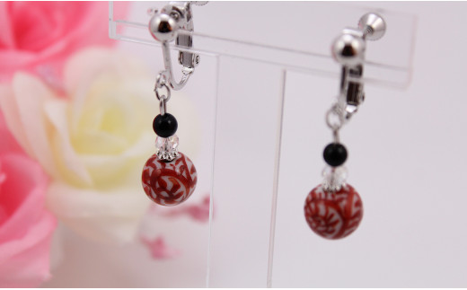 二宮閑山 有田焼赤たこ唐草紋様イヤリング おしゃれ アク