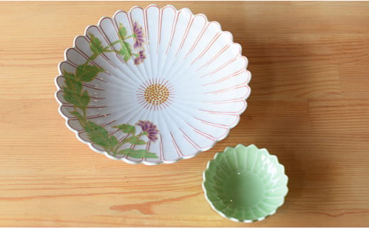 花添え菊盛り皿と若緑色小皿セット お正月などハレの日も