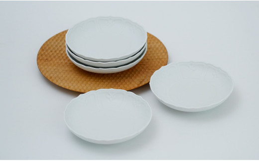 有田焼 しっとり質感の和食器 白マット輪花桔梗渕浅小鉢 /