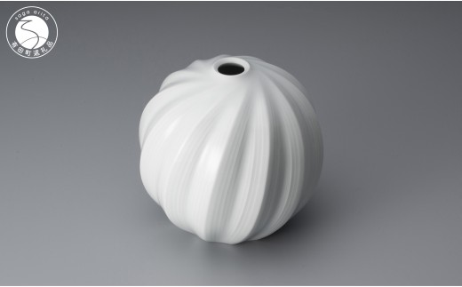 中仙窯 有田焼 白磁面取線彫壺（中尾純作） A220-11