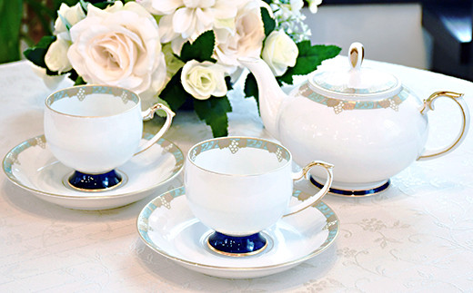 有田焼 香蘭社 渕葡萄地紋 ポット付ペア碗皿 AA140-24