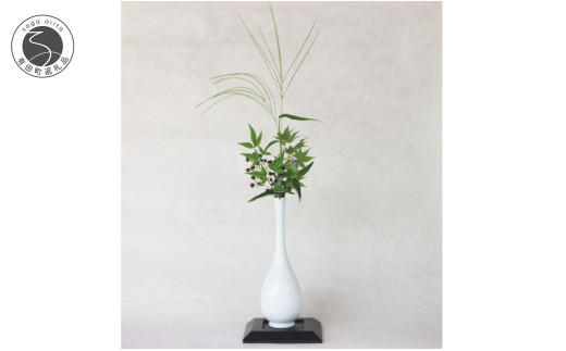 ろくろの現代の名工 矢鋪與左衛門作 白磁 細首花入れ 有田