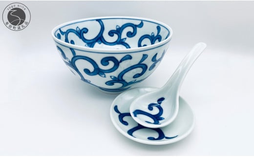 有田焼 飽きのこない唐草紋様の丼とレンゲのセット【しん
