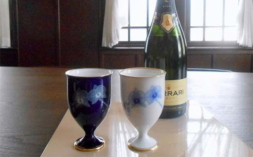 香蘭社◆有田焼◆胡蝶蘭ペアワインカップ　10kr-0007