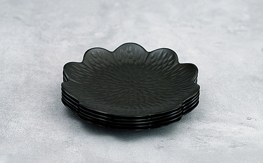 モノトーンコーデが映えるflowerplate 野菊/漆黒(有田焼貝山窯)　07fs-0002
