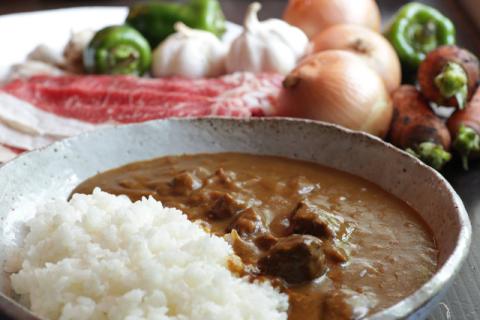 Q-3 風の牧場「牛の匠が作る本格カレー」とお米セット