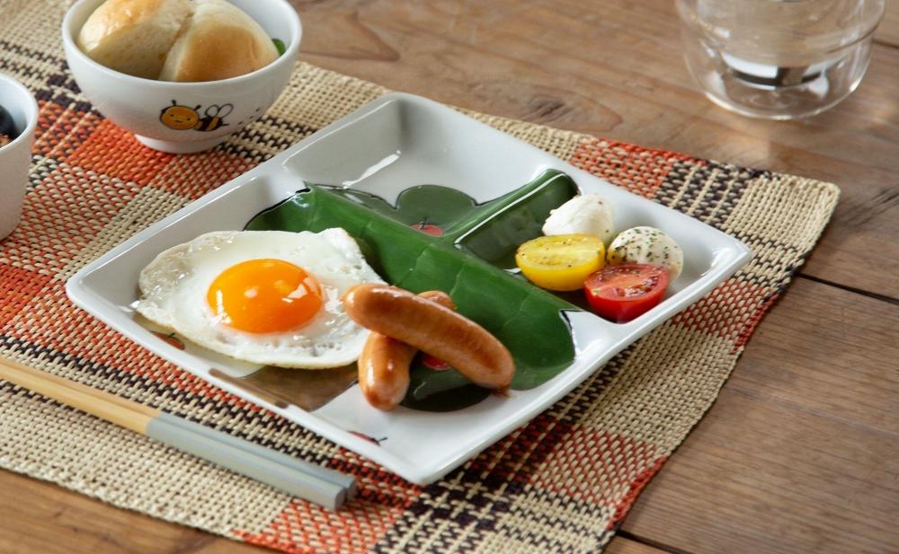 【波佐見焼】手描きの仕切り付きのお皿 梨 【西海陶器】1 20819