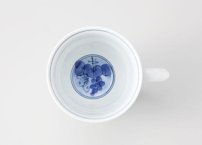 【AB369】【波佐見焼】軽くて扱いやすいマグカップ　唐草ぶどう赤【西海陶器】 １ 12742