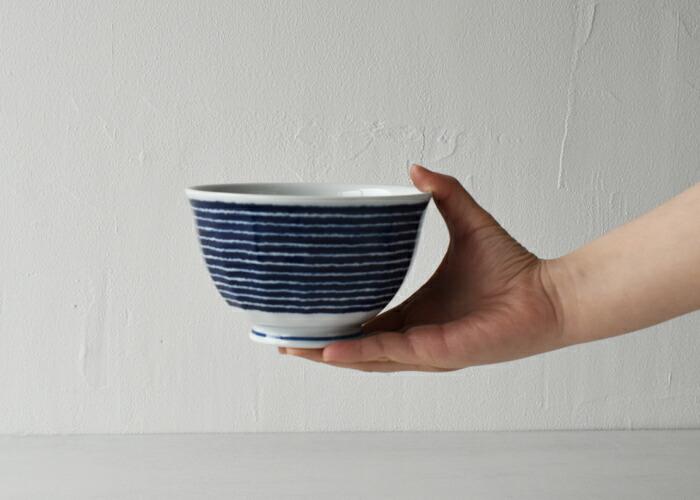 【AB405】【波佐見焼】φ１３.５cm軽量小さめ丼５個組藍染駒筋 【西海陶器】 ５　32567