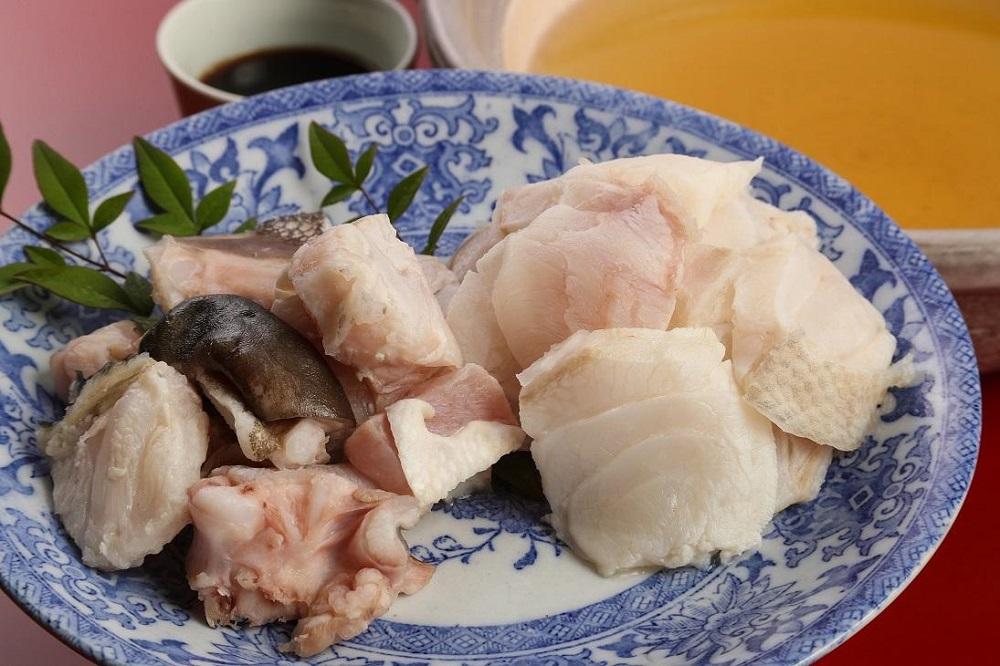 【AB611】【長崎産天然クエ】冷凍クエ鍋用2～3人前（身300g、アラ200g）