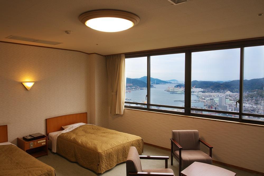 【にっしょうかん新館梅松鶴】平休日1泊2食付 ペア宿泊券《和室または和洋室》