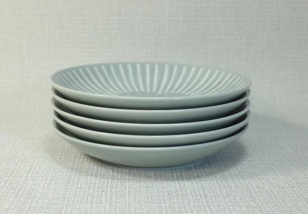 【AB1076】【波佐見焼】15.5ｃｍの皿５枚組  花ふわりグレー 【西海陶器】 ５　10136