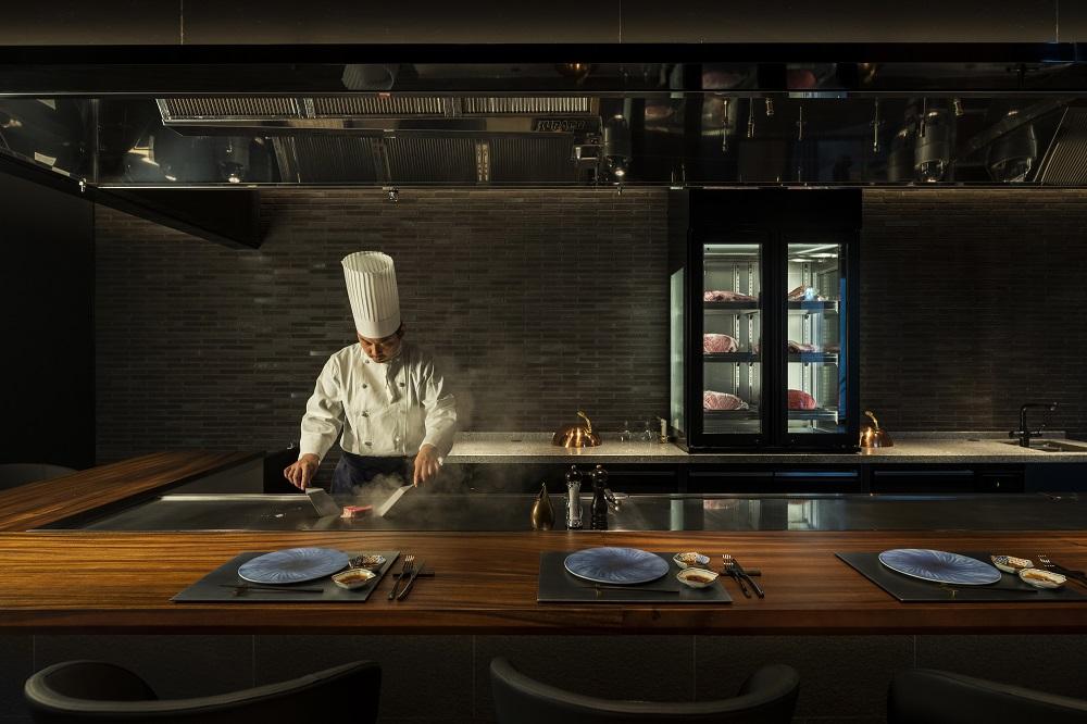 ヒルトン長崎　ホテルギフト券 9,000円分＜長崎駅より徒歩1分＞