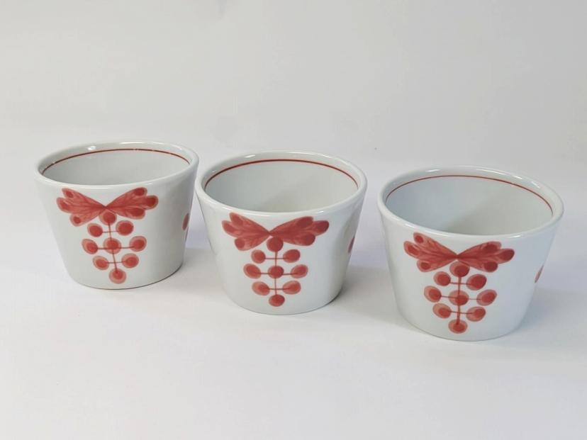 【波佐見焼】　φ７ｃｍの手描きのプチカップ３個組　藍果　赤　【西海陶器】３　２０８０５