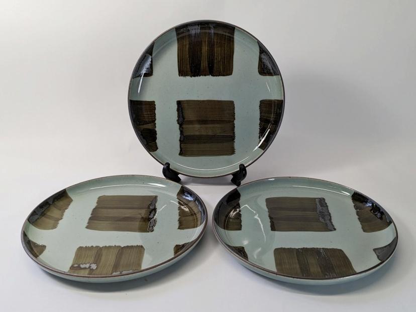 【波佐見焼】φ１８センチの手描きのお皿３枚組　modeムーンM 【西海陶器】３ ２４３３４