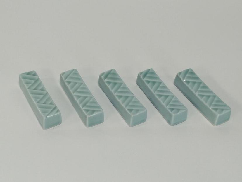 【波佐見焼】手彫りの箸置き5個組　白藍 【西海陶器】５ ２４３７５