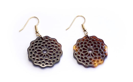 【べっ甲】菊花模様・小輪 ピアス